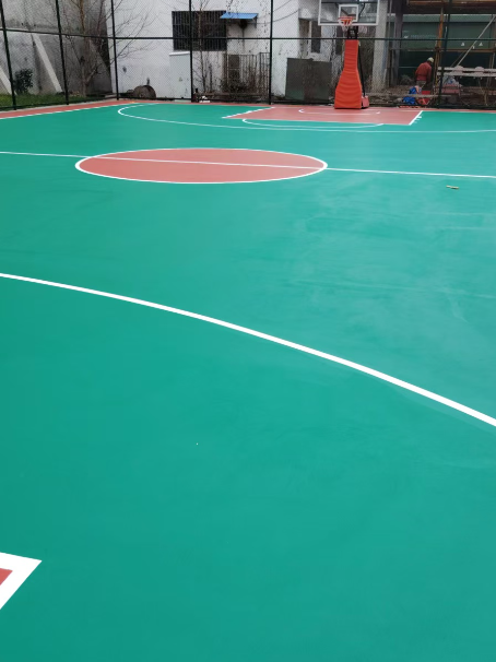 东莞 球场长期使用易出现地面开裂